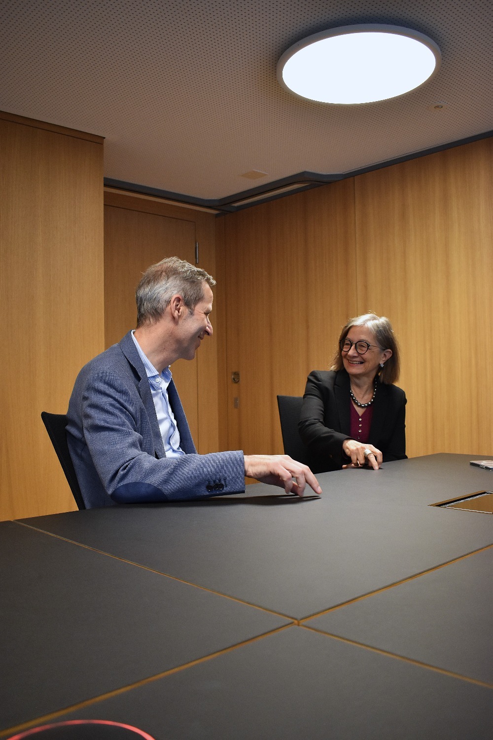 Stefan Kaufmann, Generalsekretär der FMH, und Dr. med. Yvonne Gilli, Präsidentin der FMH.